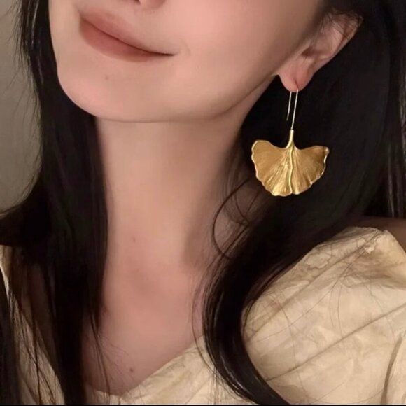 NWT Statement Hook Earrings Large Ginkgo Leaf 14K Plated Fairy Glam Festival - Picture 3 of 12
